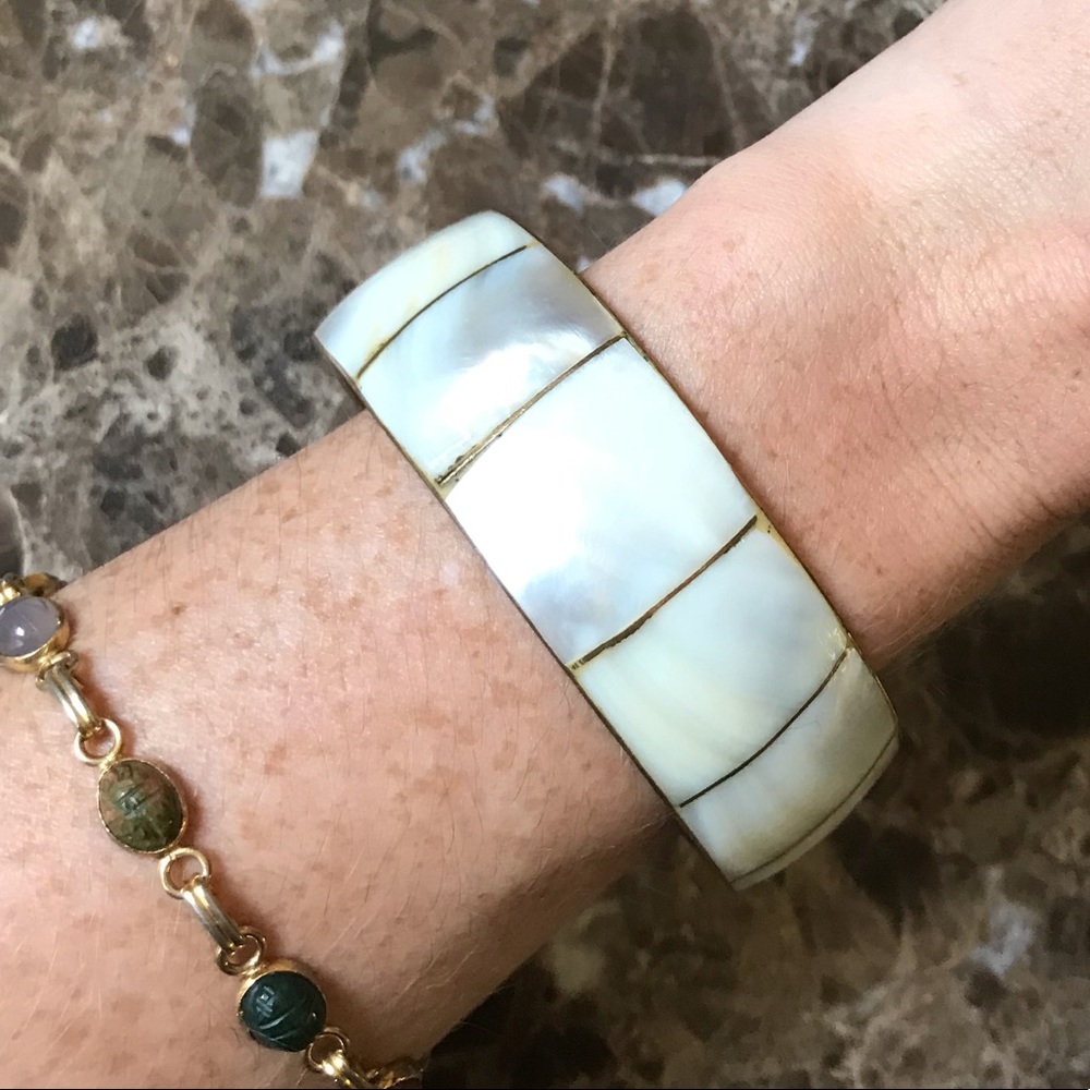 Vintage Shell Bangle - Picture 3 of 7